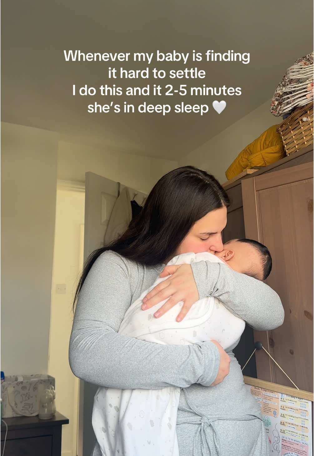 @alaylaslife Have you ever tried this technique when putting baby to sleep  #bab...