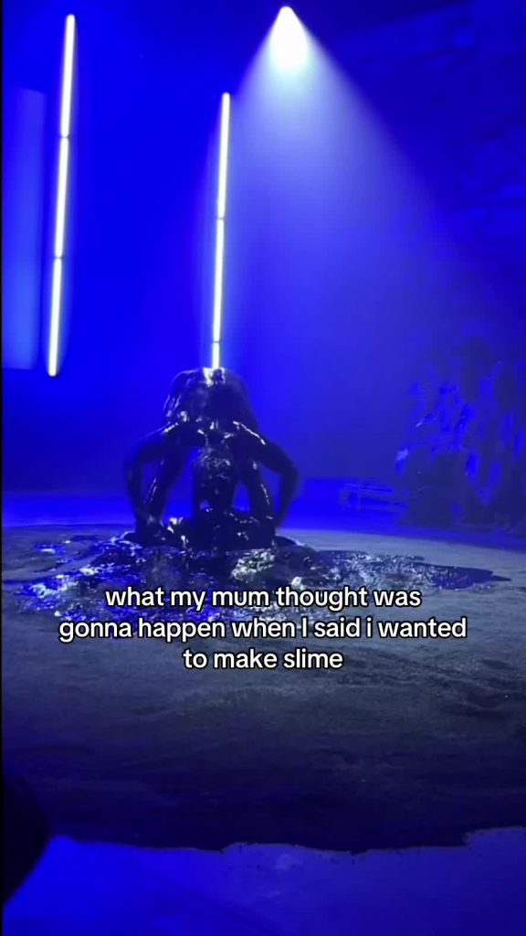 @an_elmwoodtrail seriously she thought world war 3 would corrupt in my bedroom #...