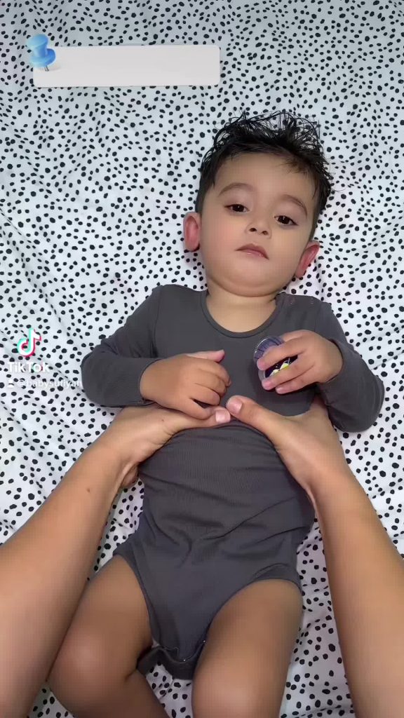 @babysufiyan Baby hack! #babyhack #momhack #momlife #parentsoftiktok #babytips #...