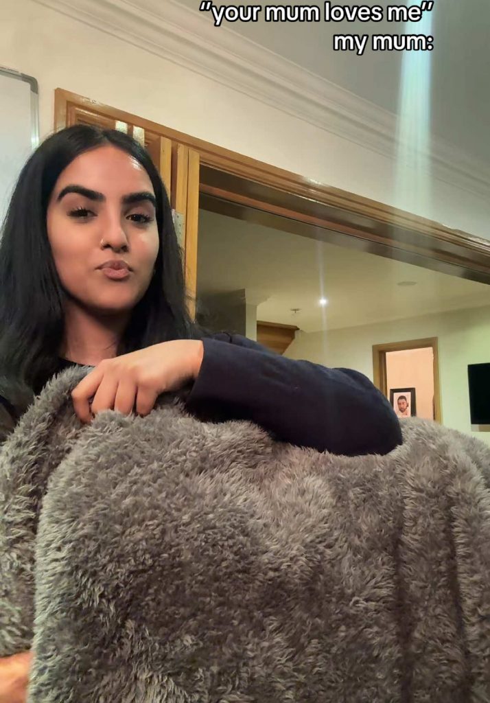 @chelly.kh why would you think she likes you???this is my mother                ...