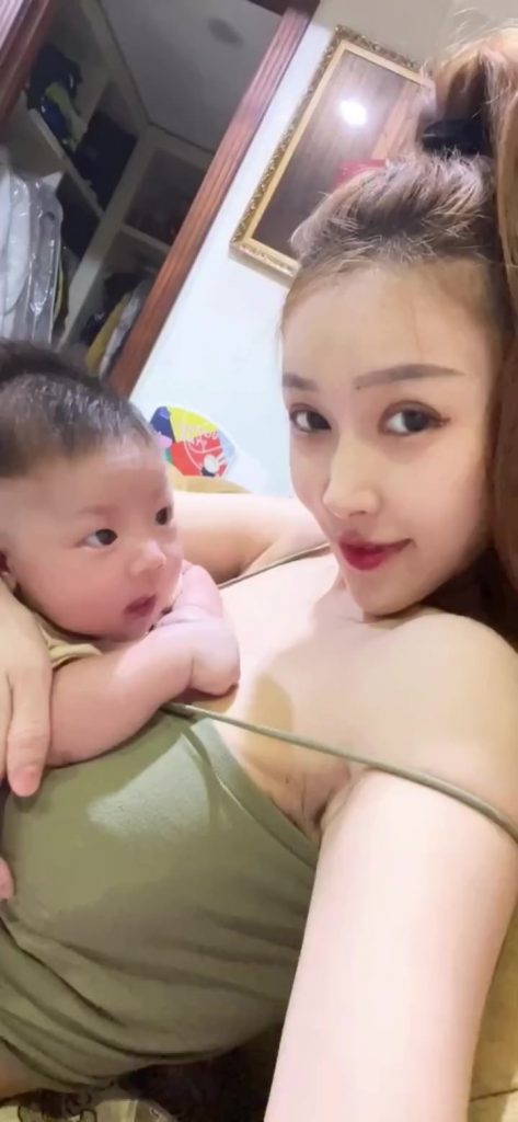@funny_cured Cute baby and mom#beauty #girl #mom #走光 #漏点 #fypシ  ...