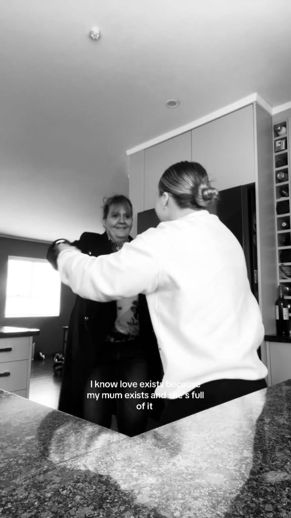 @gabi.chandler11 Boogies with Michelle #fyp #longdistance #mum ...