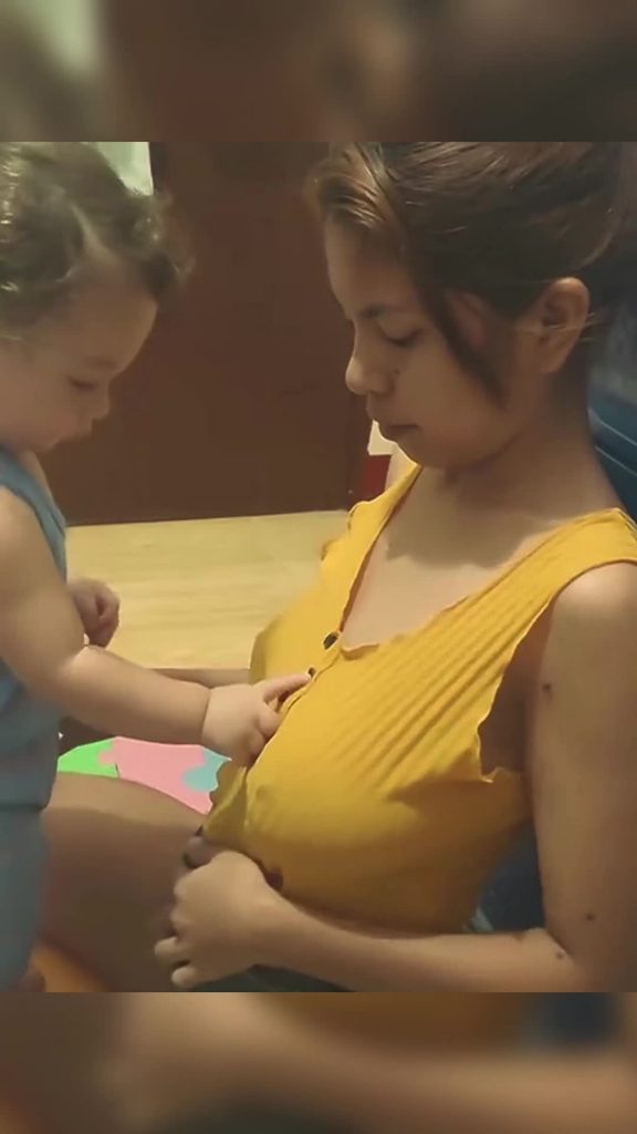 @hopeless_cores7 Breastfeeding #breastfeeding #momsbaby #momslove #baby #milk #m...