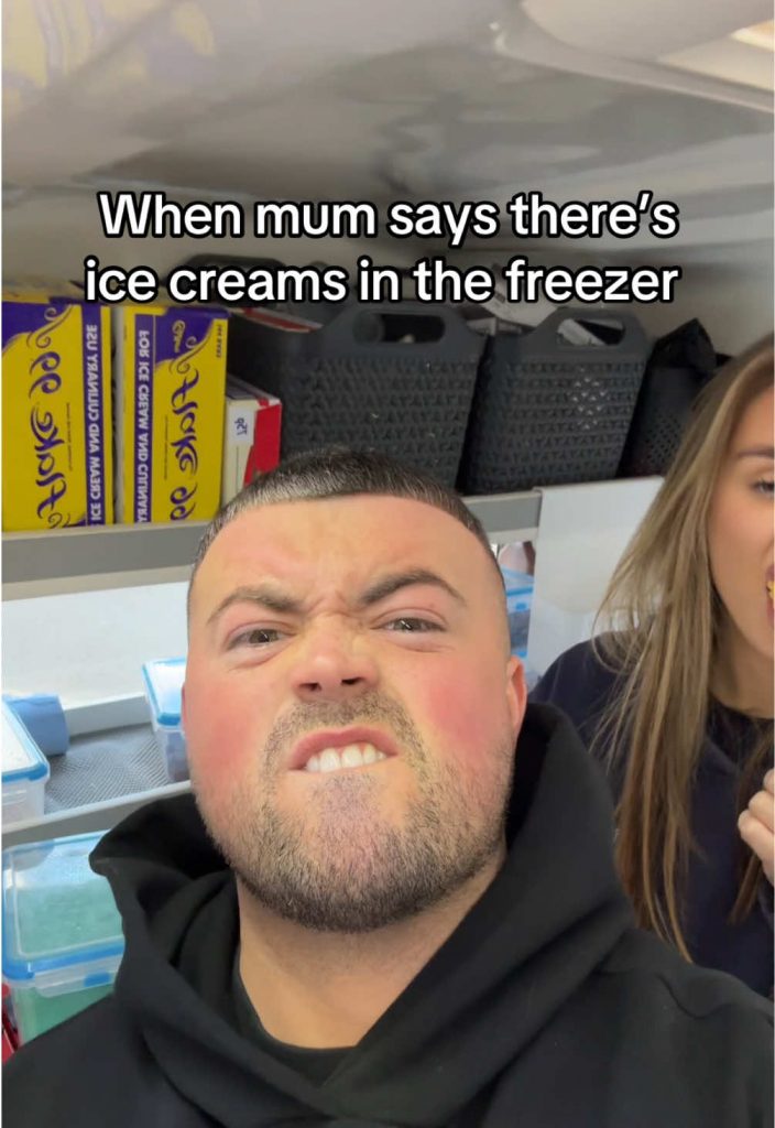 @jjs_ices But I want a FIZZBOMB sundae #jjsices #icecream #fyp  ...