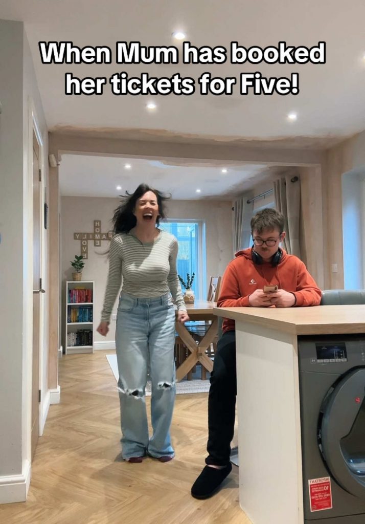 @justsarebear Practicing my moves for the @Five reunion  #mums #mumoftiktok #dan...