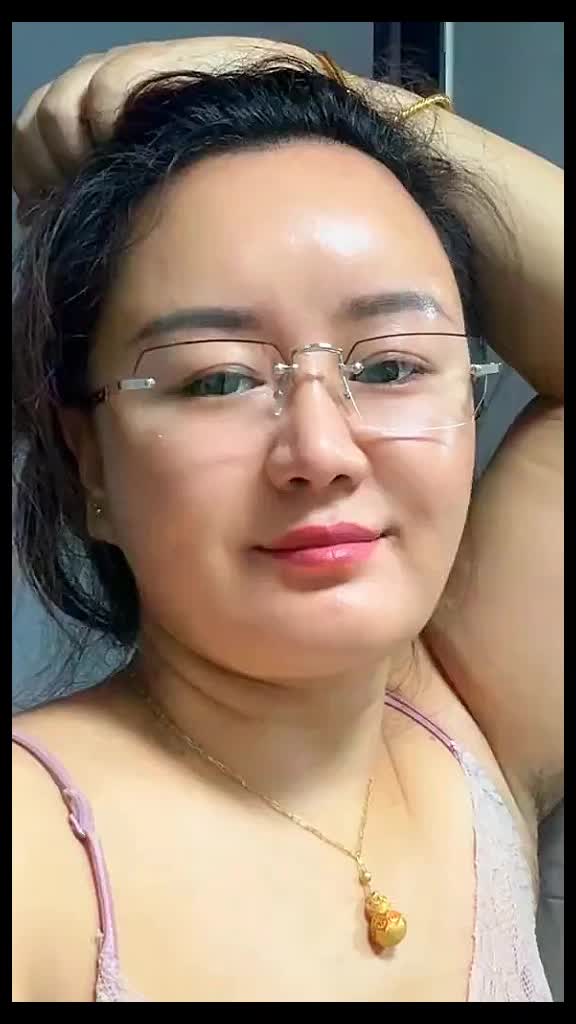 @ketiakwanita40 janji ya .. jangan pernah lepaskan wajahmu diketek mamah ya saya...