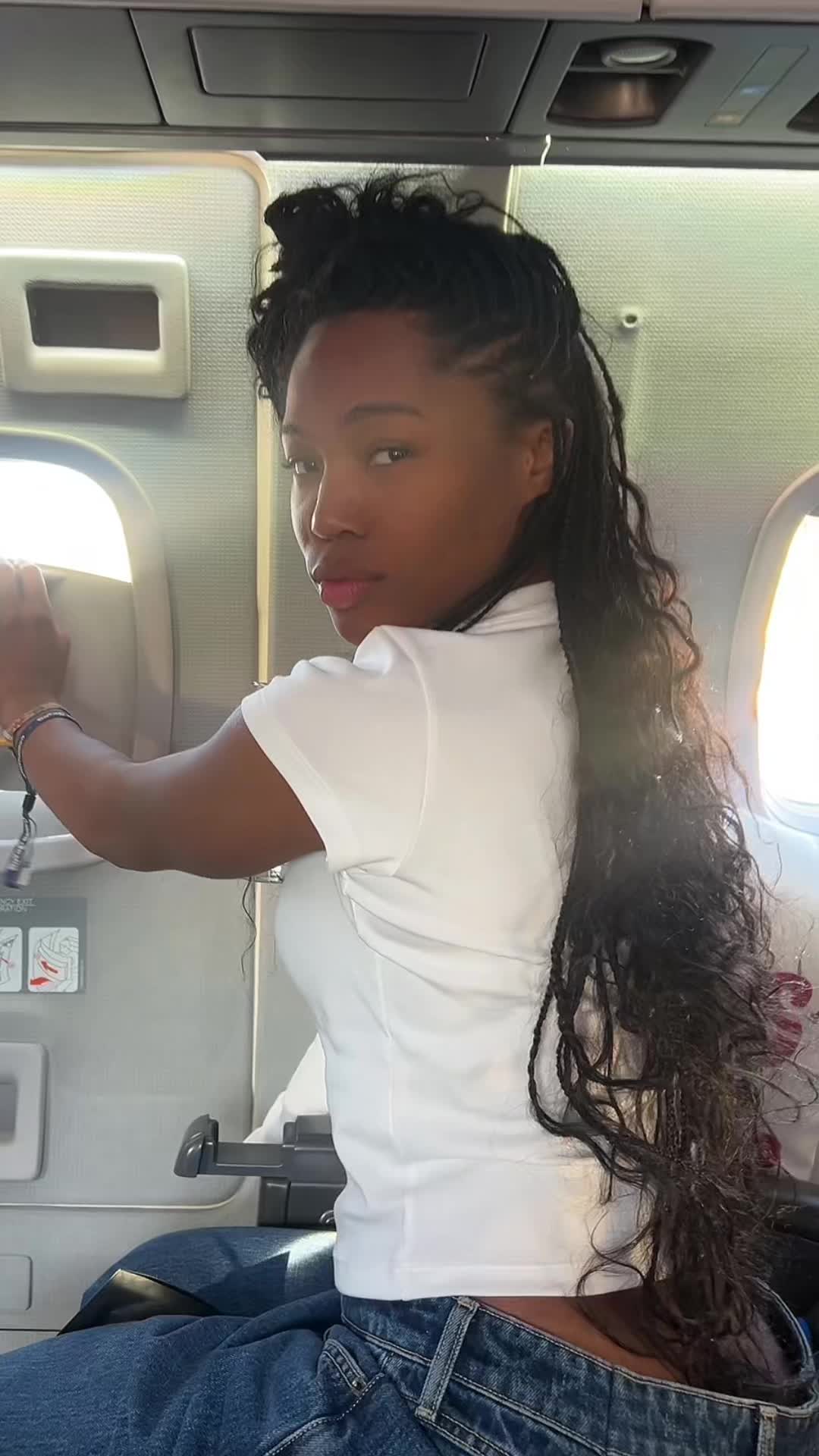 @quenblackwell I BROKE THE PRIVATE JET WINDOW TRYNA BE FUNNY ...