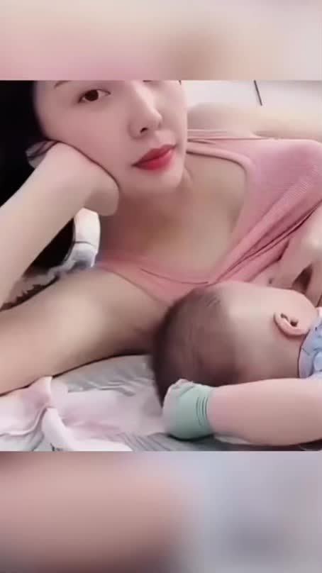 @shelby.mindset6 Mama Feeding her Baby Milk  #breastfeeding #momsbaby #breastfee...
