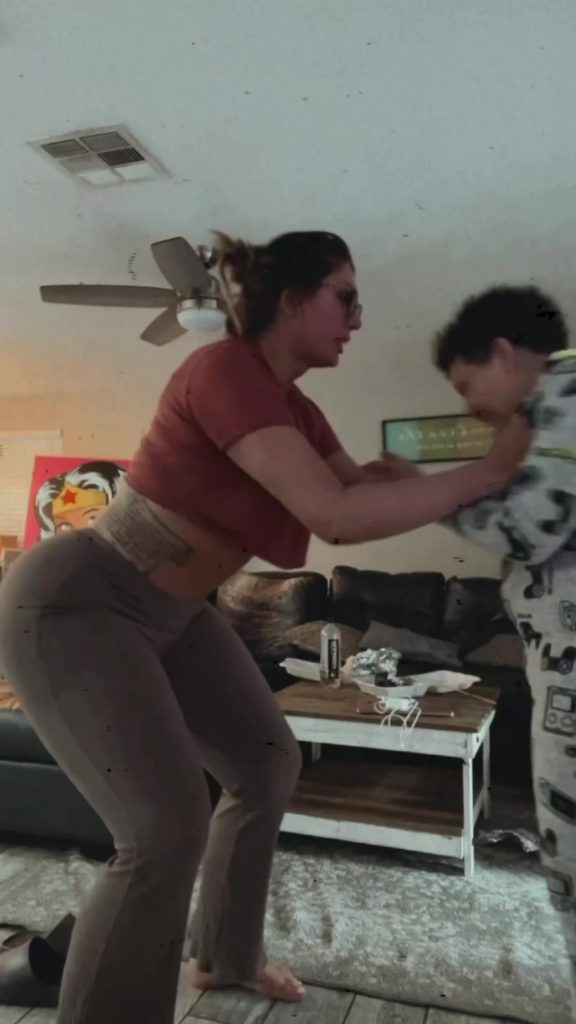 @sophiesselfies24 #football #mom #momsoftiktok #footballmom  ...