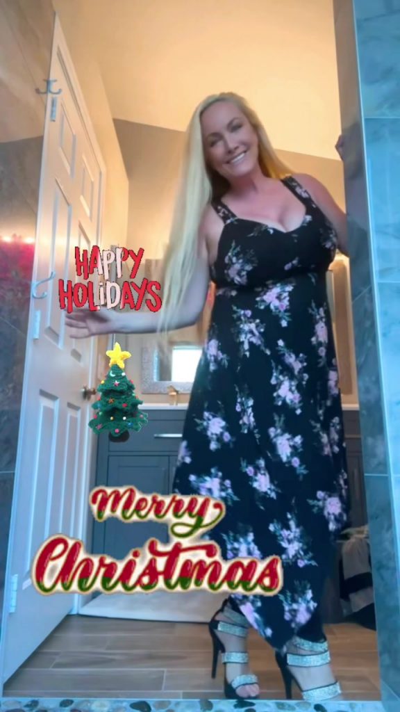 @thefamousmommy The Famous Mommy Fashion and Merry Christmas with love! Wishing ...