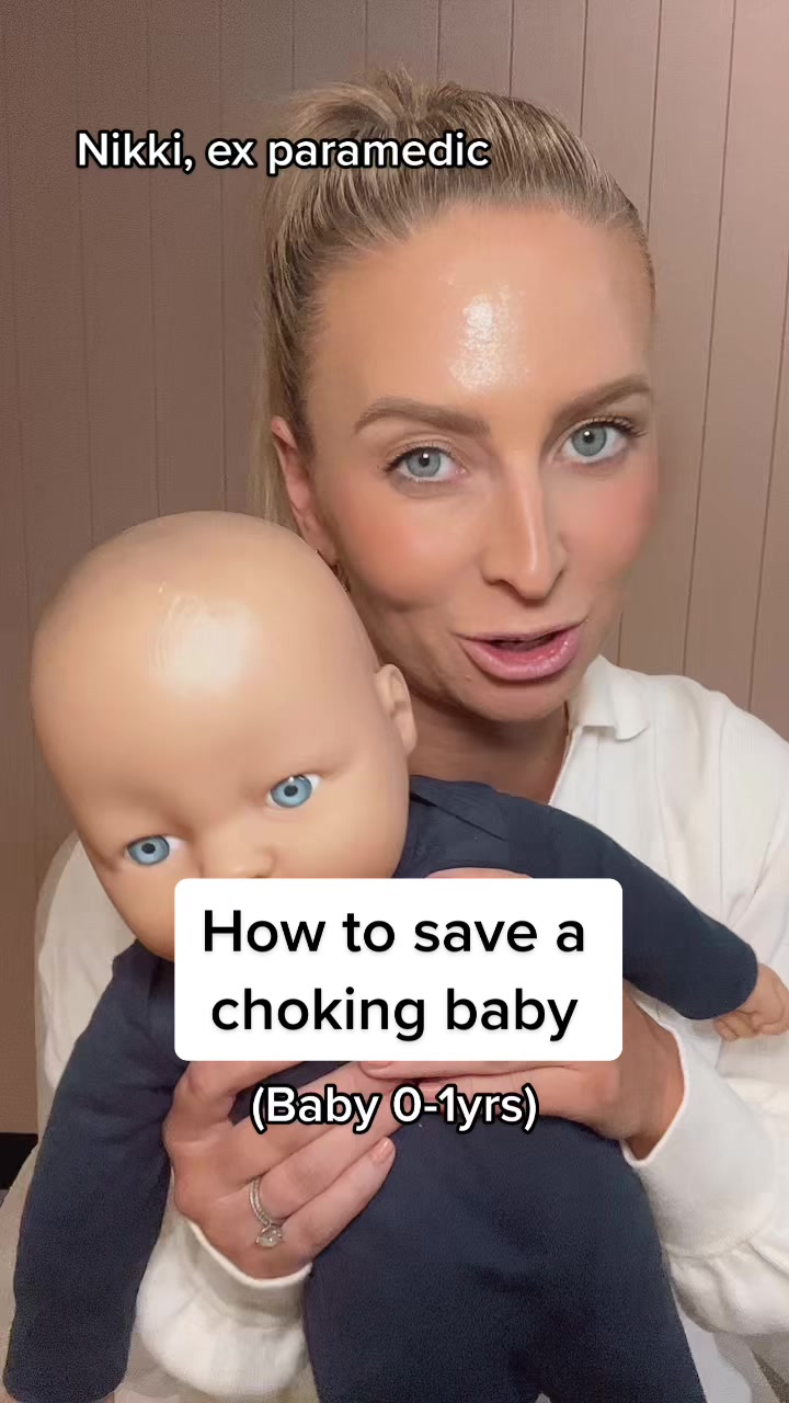 @tinyheartseducation How to save a choking baby (0-1) #choking #paramedic #babyf...
