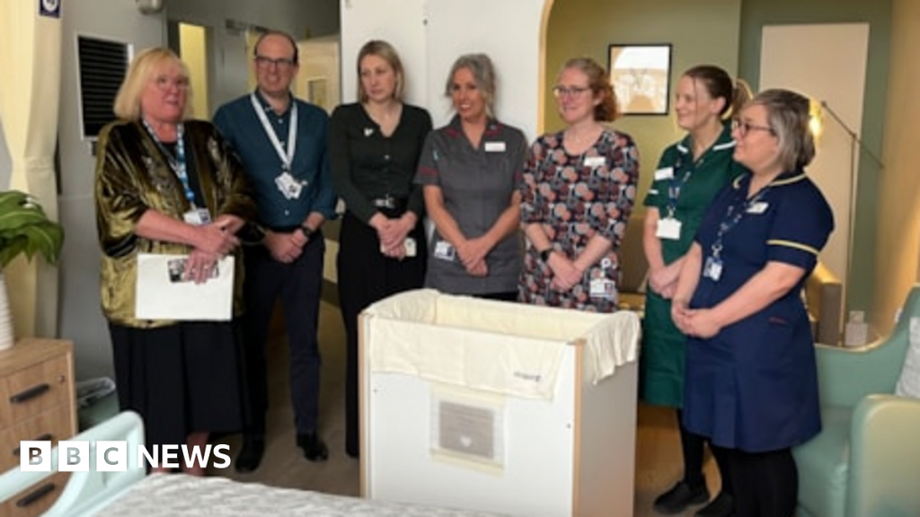 Cornwall ward: 'Cot gives bereaved parents extra time with baby'