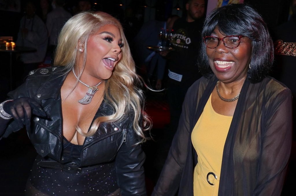 Lil Kim Pays Tribute to Notorious B.I.G.'s Mother Voletta Wallace