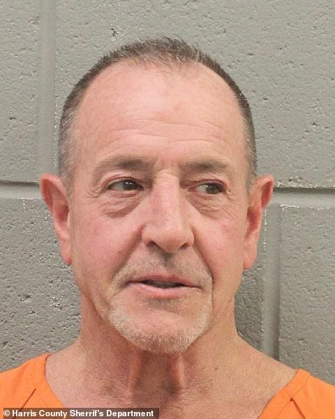 Lindsay Lohan's father Michael Lohan has active arrest warrant in Florida after probation violation