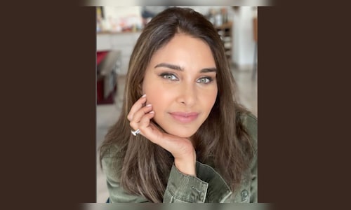 Lisa Ray criticises Air India for denying medical waiver for ailing father