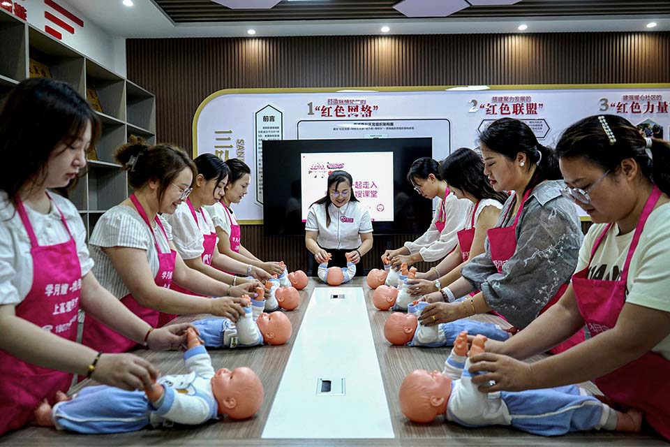 More Chinese cities offer 'mother-friendly' jobs to women with childcare obligations