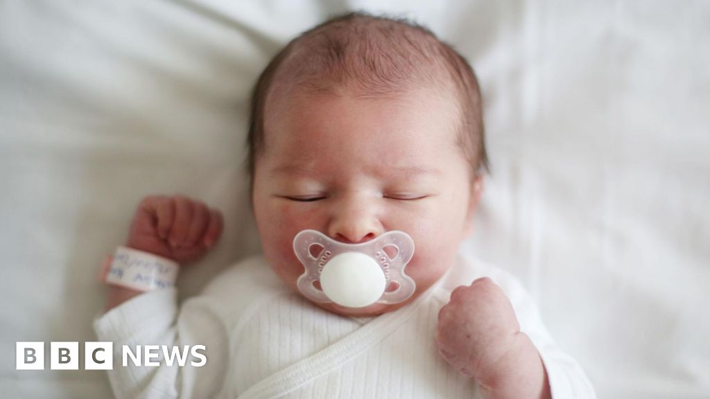 Noah and Olivia top baby charts as Andrew drops out