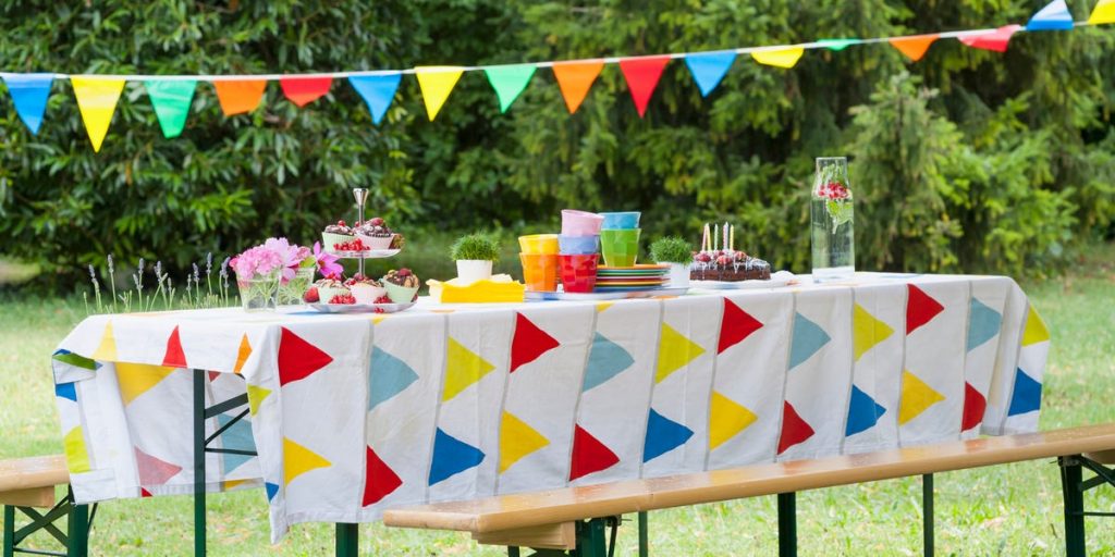 Parents Are Requesting Tips At Birthday Parties & Social Media Is Fired Up About It