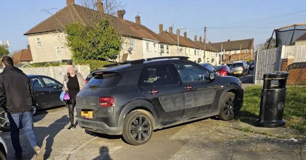 Parents told 'walk with your kids' as dangerous parking outside school slammed