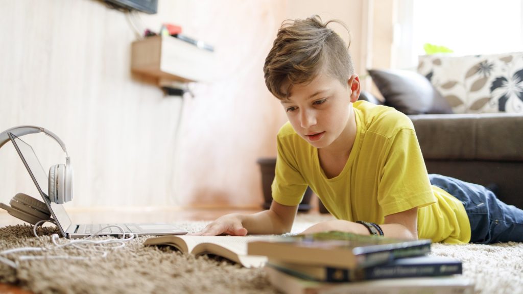 'We need to stop snobbery,' parents must get on board with reading trend to help kids succeed