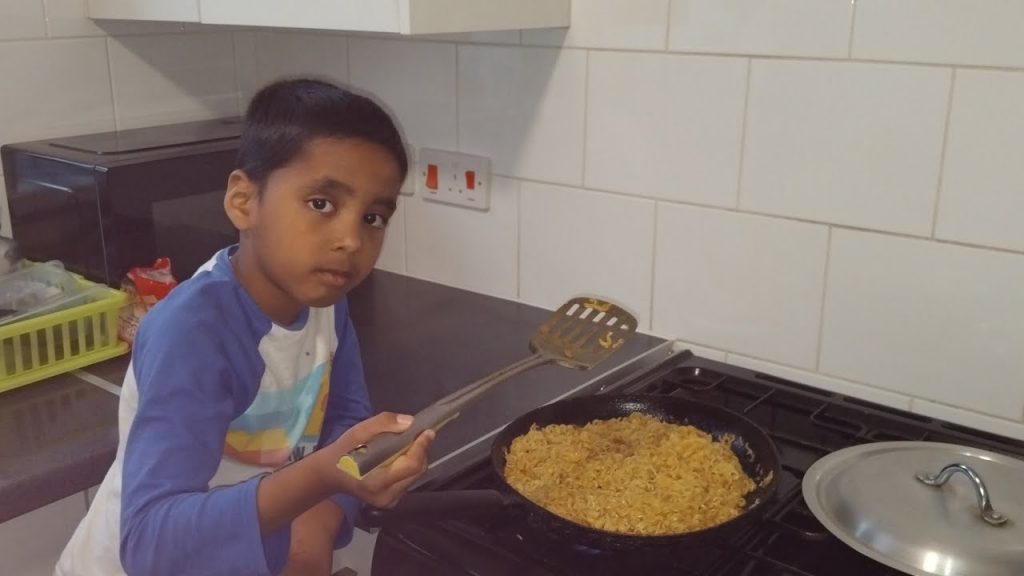 আমার ছোট্ট ছেলেটা রান্না করছে। how to cook noodles। bangladeshi vlogger