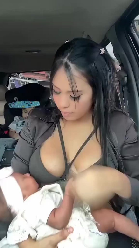 @internationalbreastfeed Breast feeding Single Mom #momlife #mom #breastfeedingw...