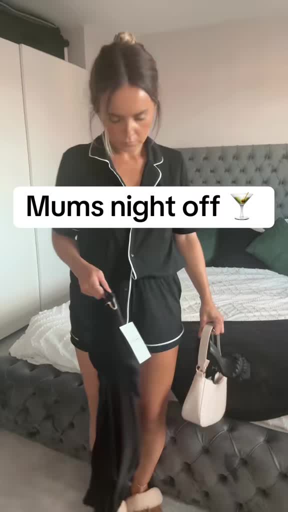 @carrar_ This is how us mums in our thirties do it… right?  . . #nightoff #mumsn...