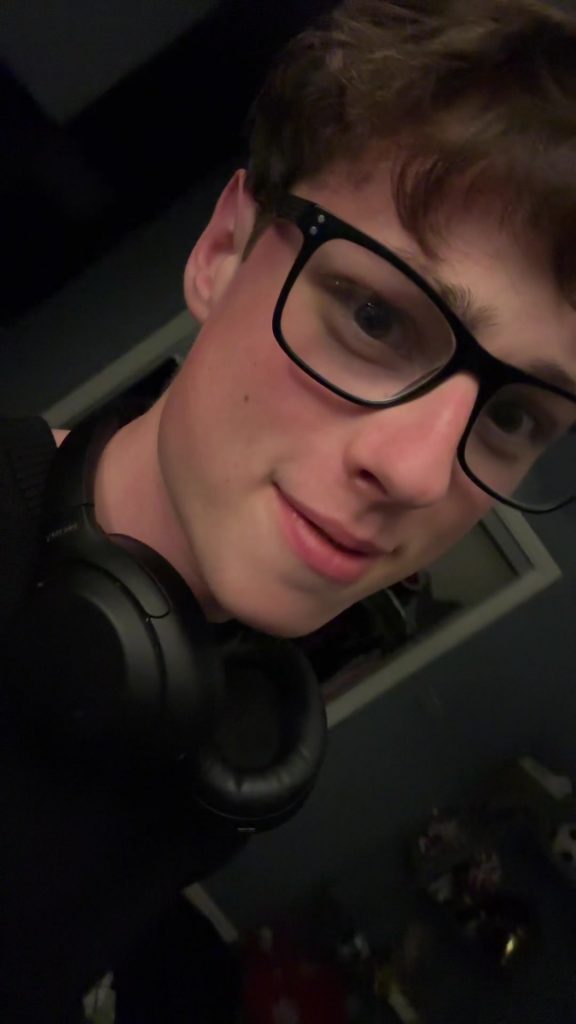 @elliot.577 The drunk drafts are the funniest eye contacts funny though ...