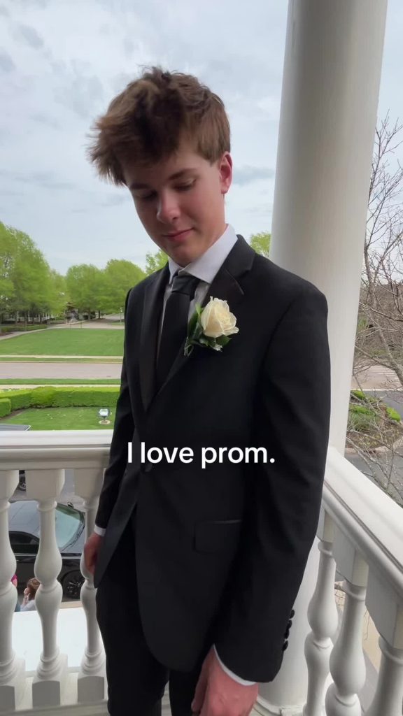 @faithsnotsosecretacct2.0 What u know bout dem suits #prom  Sry I thought this w...