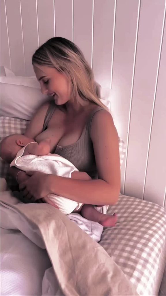 @haven.garden8 Breastfeed  #momfeedingbaby #momfeed #breastfeeding #feeding #fee...