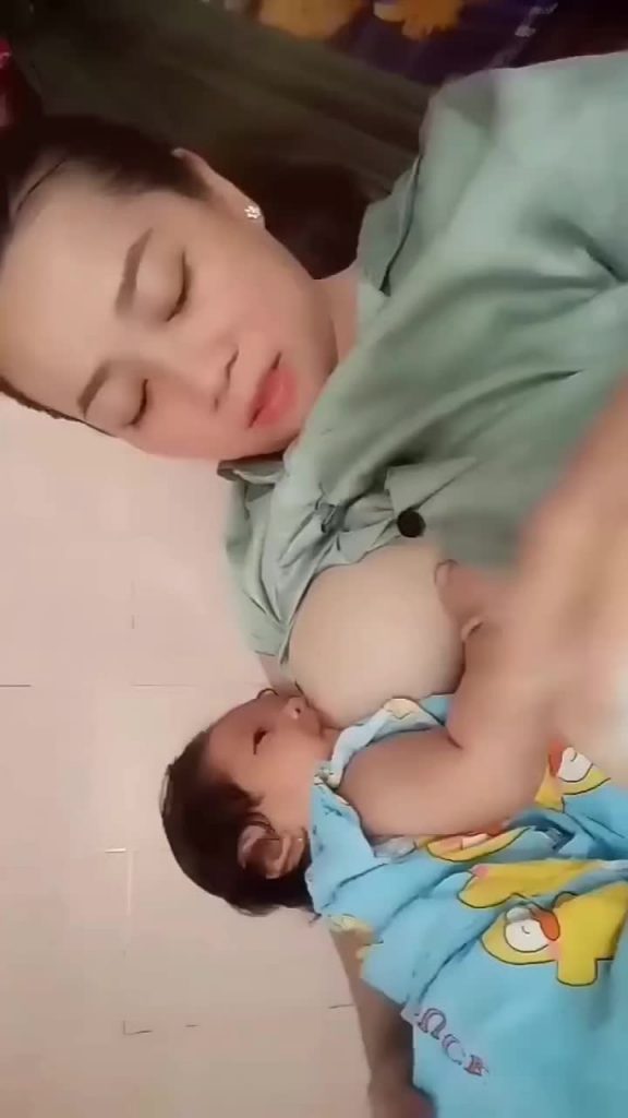 @haven.garden8 Momfeeding baby  #momfeedingbaby #momfeed #breastfeeding #feeding...