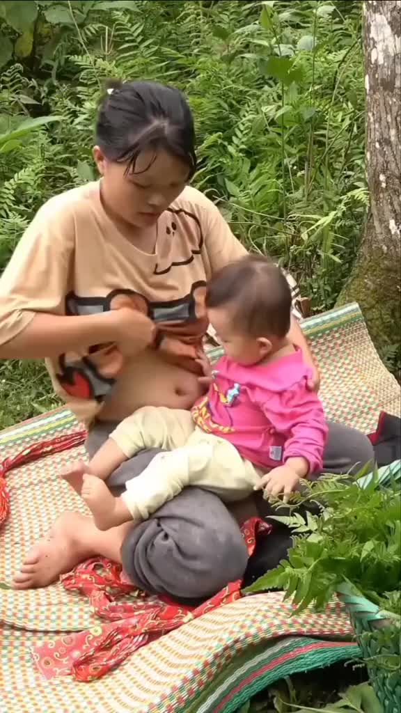 @make.your.self0 Baby Breastfeeding  Follow For More #milk #babies #baby #momsba...