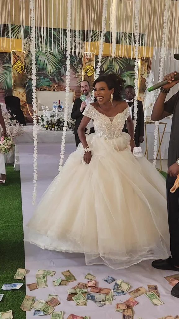 @phavy003 Hubby finds my dance move funny and was smiling #weddingvibes #wedding...