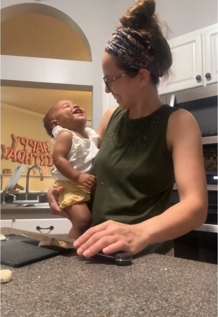 @towhitneyandbeyond Who knew cutting garlic was so funny #babiesoftiktok #babyl...