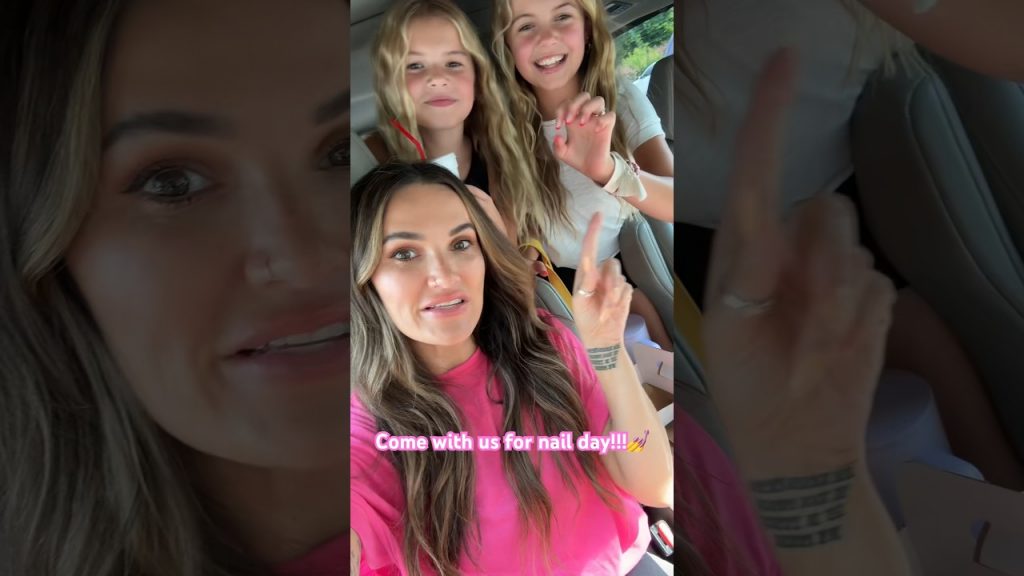 Nail day 💅 #momvlog | Come with Britain, Baylaa, and I to get our nails done!