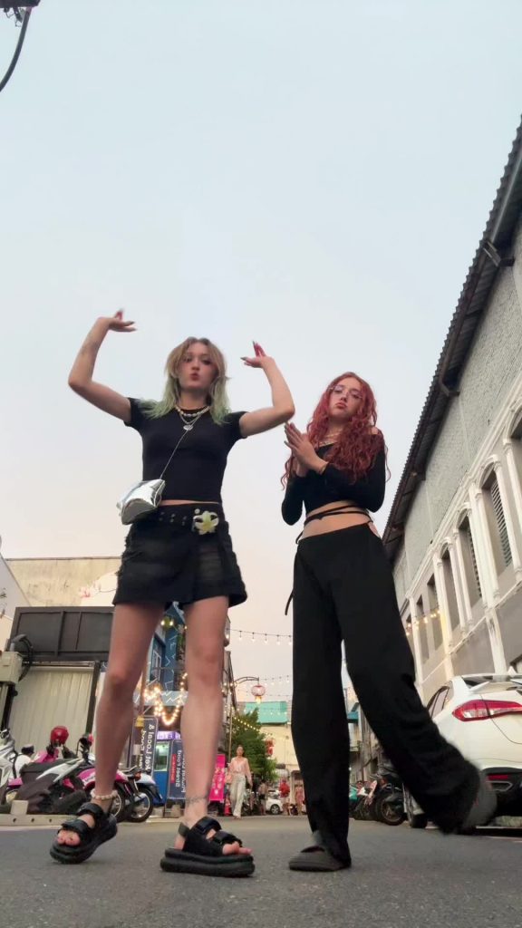 @alexaa.soul my legs are  funny  @★𝐌𝐚𝐫𝐢𝐖𝐨𝐫★  ...