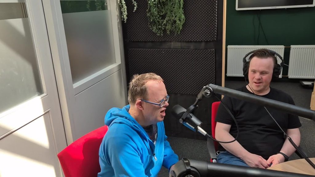 @benniekoekoekpodcast PSV is kampioen en Ajax mag de afwas doen. Onze Joep heeft...