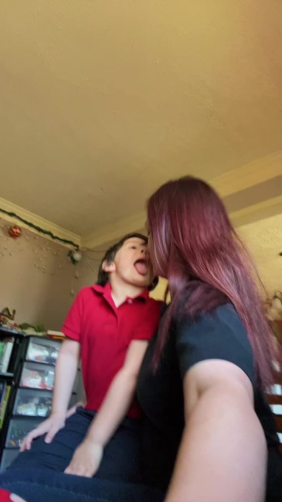 @candramccune He said i licked her shes my mommy  #boymom #boymomlife #boyandmom...