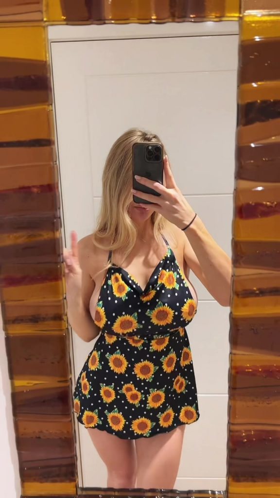 @katielondon00 Hey mom! #blonde #viral #fakebody  ...