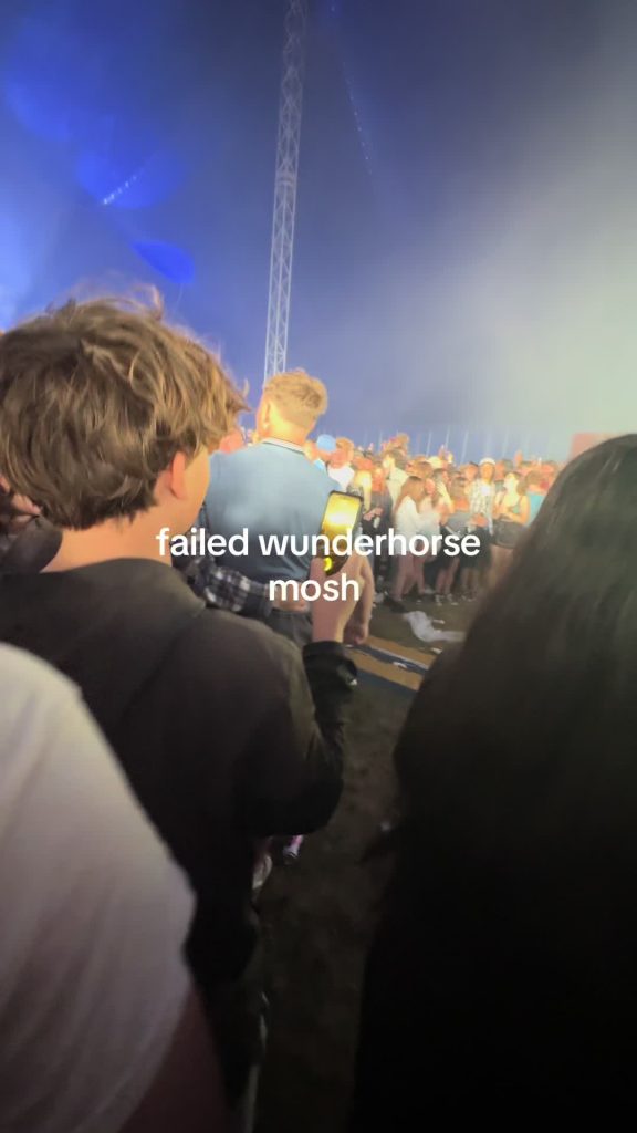 @mikayladublin this was so funny #wunderhorse #neighbourhoodweekender #gig #mosh...