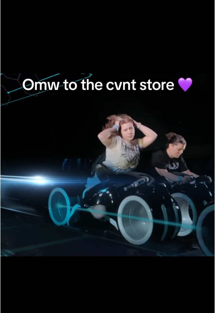 @pauroral I CANT STOP WATCHING IT ITS SO FUNNY   #disney #disneyworld #glambot #...