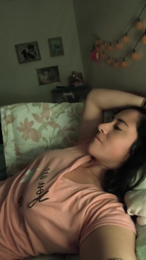@tita_seplveda A descansar   #mamaehija #camita #dormir #descansar  ...