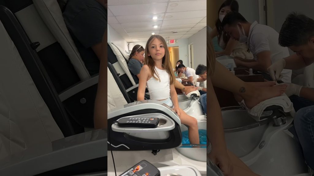 BEACH NAILS! 🐚🌊 ..WAIT FOR IT 😂😭 (surprise at the end) #NailInspo | Mother Daughter Nail Vlogs