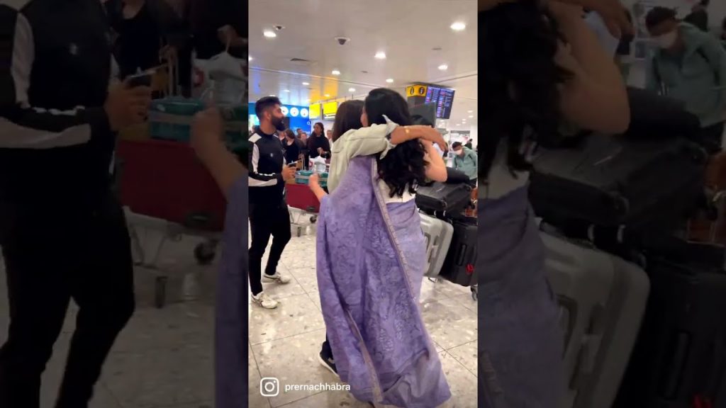 MOM IS IN LONDON 🥰🥺