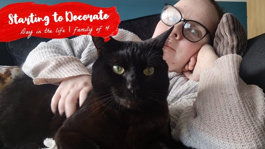 VLOGMAS DAY 1 | STARTING TO DECORATE | UK MUM OF TWO