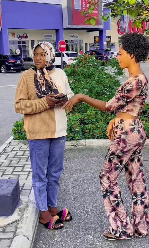 @adundun70 Funny prank lol why did she not allow me to come closer  ...