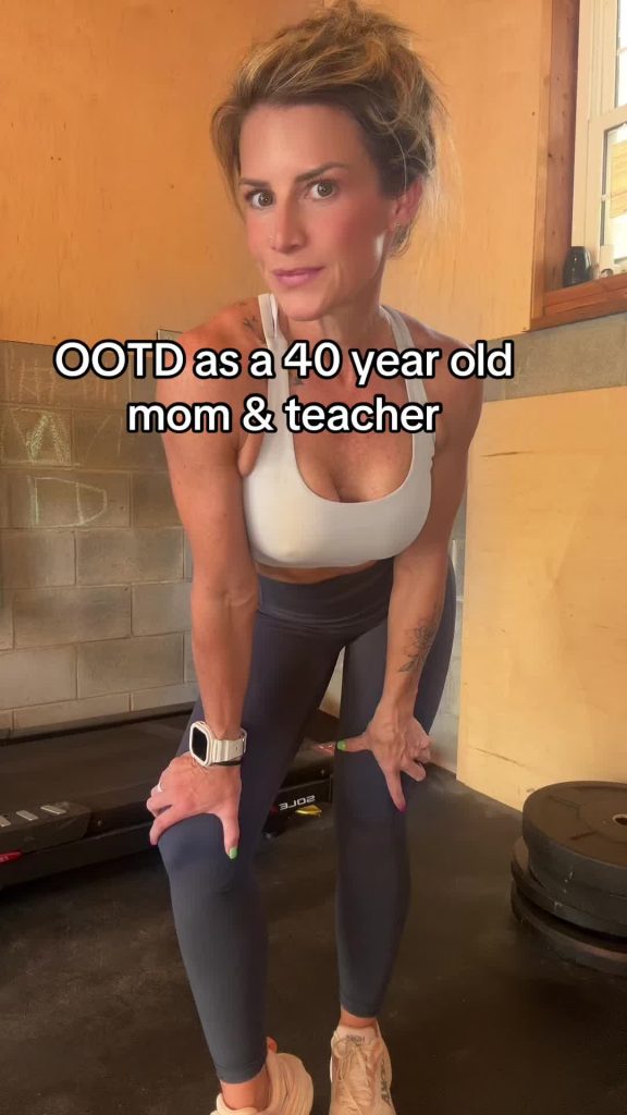 @brandiii_p Happy Monday!! #OOTD #gymgirl #fitcheck #fitness  ...