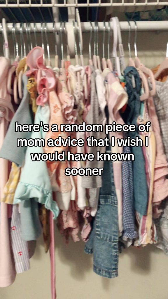 @carolinedunaway A little tip for organizing your baby’s closet! #babyclothes #b...