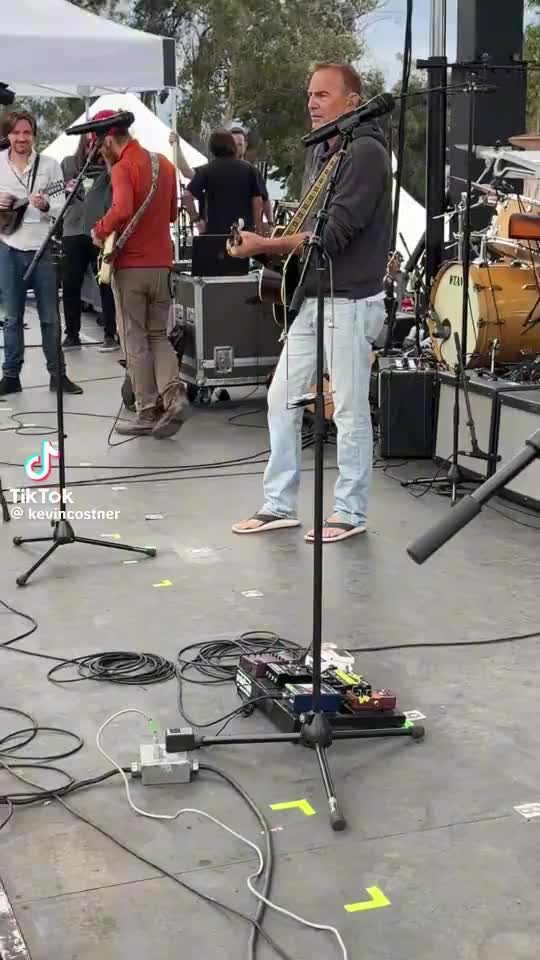 @elianamloe75 The band thinks it’s funny that I’m wearing flip flops. A man’s go...