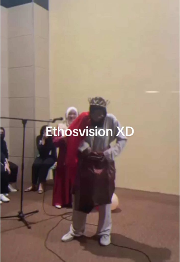 @herdumpspace the reason we were not facing each other was so funny ...